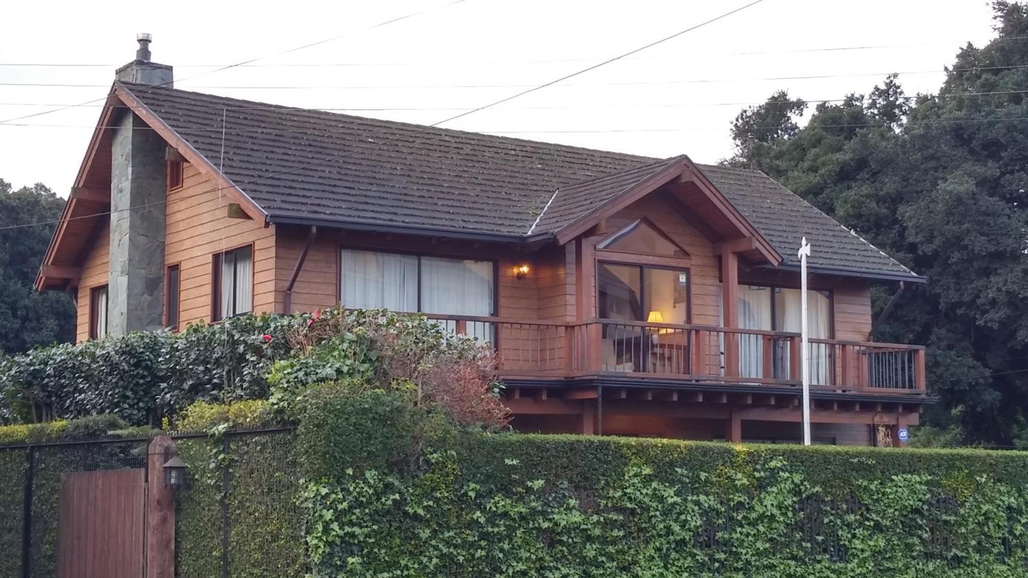 Frontera Pucon Hostel B&B エクステリア 写真